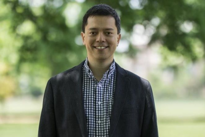 Trợ lý giáo sư hóa học, Tiến sĩ Julio D'Arcy. Ảnh: Đại học Washington